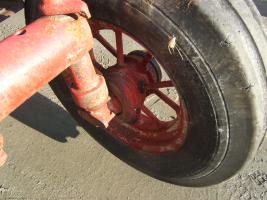 Wheel and hub of F-20 wide front.