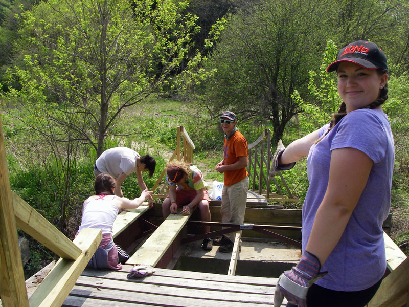 students build bridge