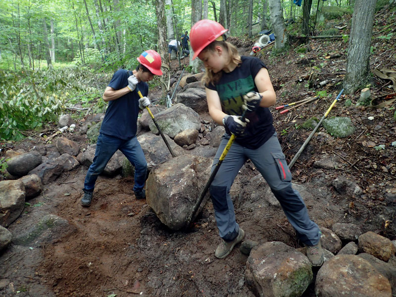 2017 vol trail crew